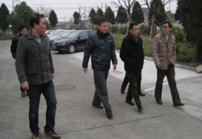 領(lǐng)導蒞臨小區(qū)檢查、指導工作